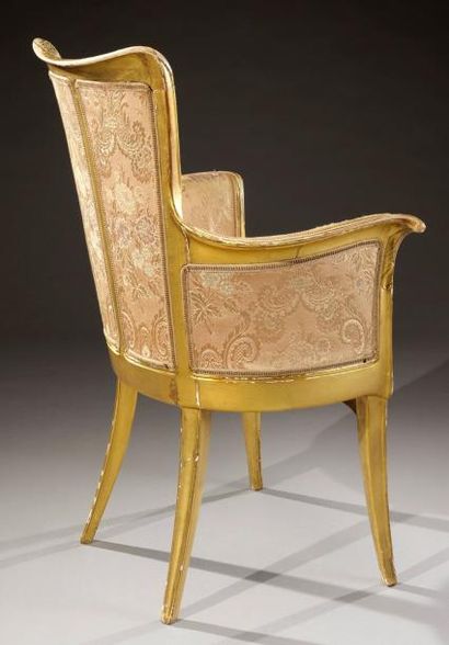 EUGENE GAILLARD (1862-1932) Rare fauteuil en bois doré sculpté de motifs végétaux...