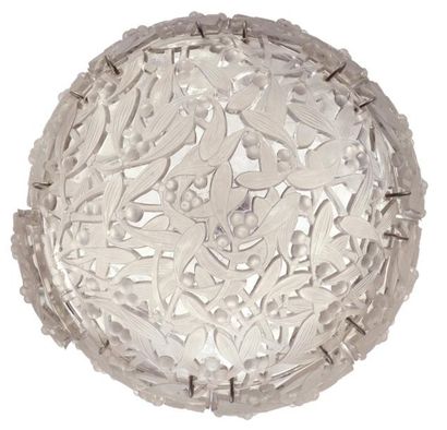 RENE LALIQUE (1860-1945) Rare lustre modèle «boule de gui» se composant de plaques...