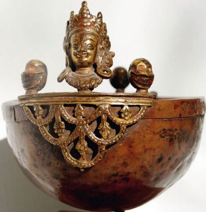 KAPÂLA. Crâne et cuivre. Népal ca 18° siècle....