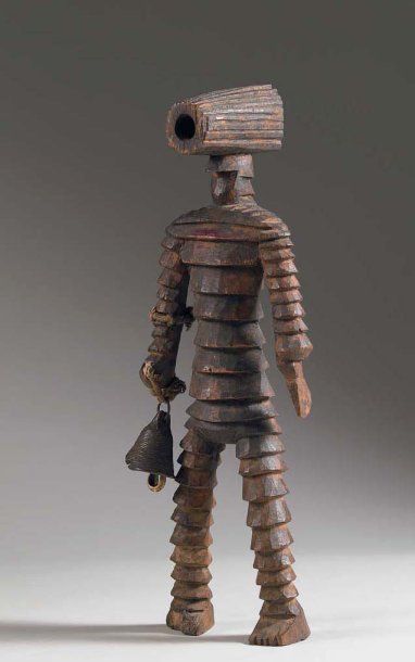 null BWA. (Burkna-Faso) Bois. h. : 43 cm Très rare statuette figurant un personnage...