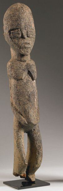 null LOBI. (Burkina-Faso) Bois. h. : 64 cm Puissante et ancienne sculpture anthropomorphe...