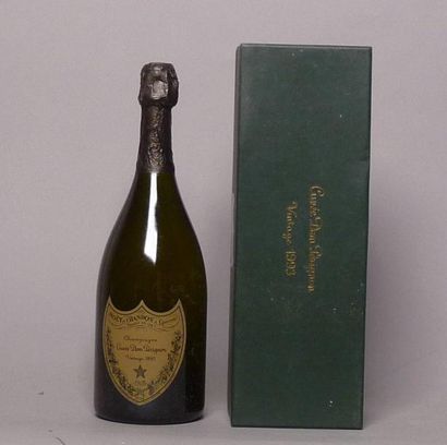 null 1 B CHAMPAGNE DOM PERIGNON (Coffret légèrement sale) Moët & Chandon 1993