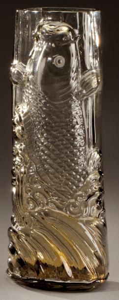 ERNEST LEVEILLE (1841-1913) Vase de forme tronconique en verre transparent fumé soufflé...