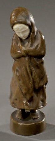 Peter TERESZCZUK (1895-1925) Cachet en bronze patiné représentant une petite fille....