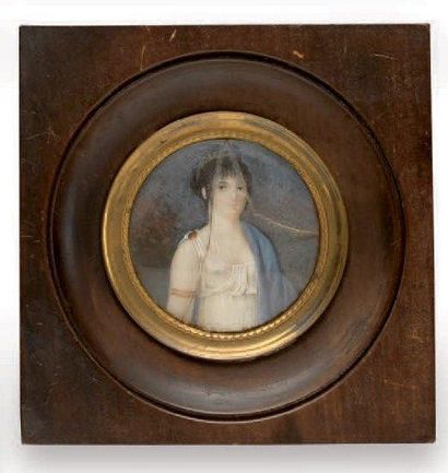 ECOLE FRANCAISE DU XIXème siècle Portait de femme à la robe blanche Miniature ronde...