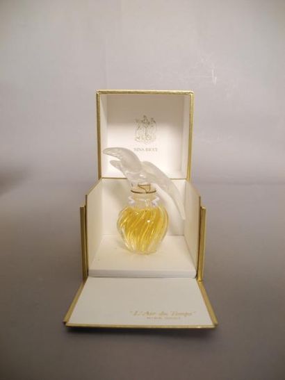 Nina RICCI "L'Air du temps" 
H :10 cm Lalique france
Dans son écrin