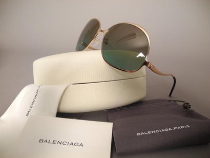 BALENCIAGA Paire de lunettes BAL 0140/S
Taille 60
Etat neuf 
Dans son étui + pochette...