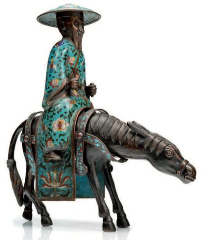 JAPON Bronze cloisonné représentant un personnage assis sur sa mule. XXème siècle....
