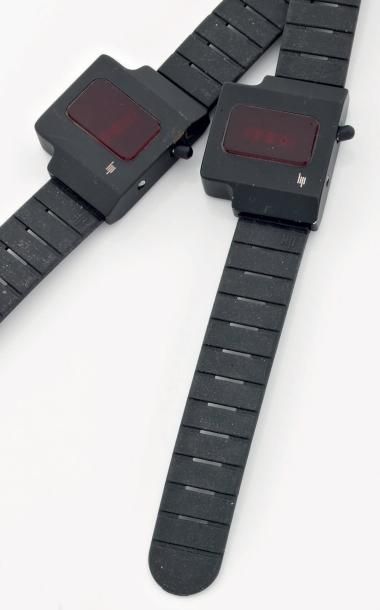 LIP Design Roger Tallon vers 1970 Deux montres à affichage LED. Boitier anodisé noir....