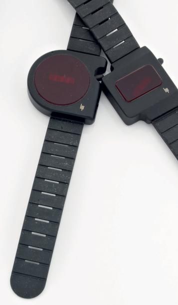 Design Roger Tallon Vers 1970 Deux montres à affichage LED. Boitier anodisé noir....