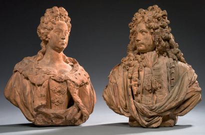 null Paire de bustes en terre cuite, représentant un couple en habits de cour.
XVIIIe...