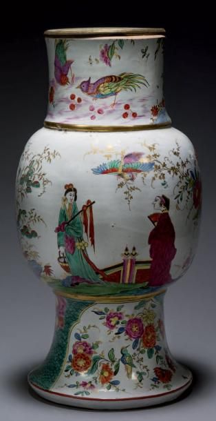 VARSOVIE Manufacture du Belvédère Très rare vase en faïence, de forme balustre décoré...