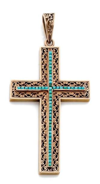 null Important pendentif "croix" en alliage d'or rose ciselé de rinceaux et serti...