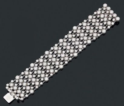 null Large bracelet ruban articulé en or gris composé de lignes de diamants de taille...