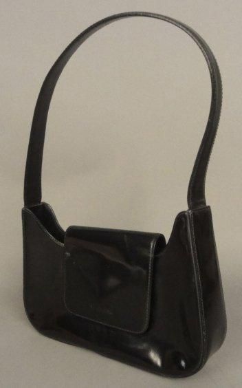 LANCEL Sac à main en cuir glacé noir Rabat siglé 17x26x6 (Etat d'usure)