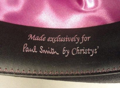 PAUL SMITH Chapeau noir 100% laine, orné d'un noeud de gros grain et d'une plume....