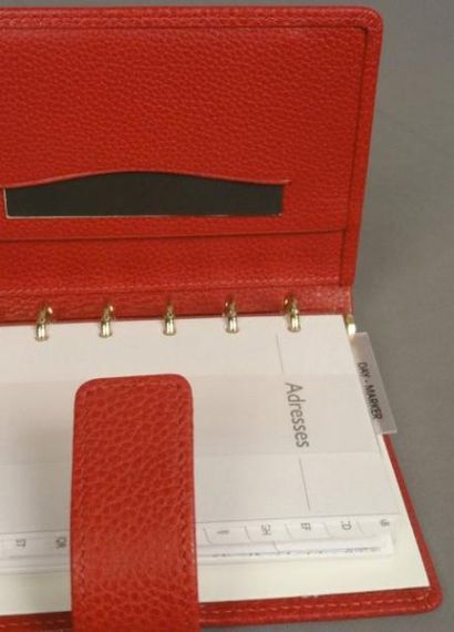 LONGCHAMP Agenda organizer en cuir grainé rouge Dans sa boîte, avec une recharge...