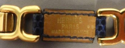 HERMES Bracelet alternance métal doré et cuir Longueur: 18,5 cm On y joint un jeu...