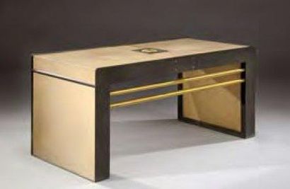 PAUL-DUPRE LAFON (1900-1971) Exceptionnelle et rare paire de tables basses modernistes...