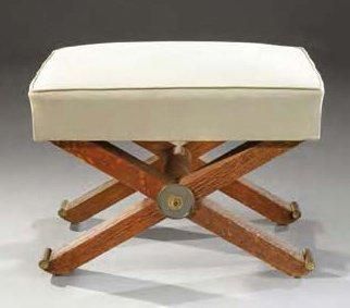 Paul DUPRE-LAFON (1900-1971) Rare tabouret en chêne arraché à assise rectangulaire...