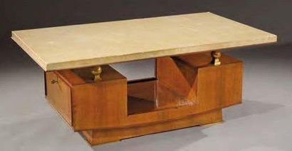 Maxime OLD (1910-1991) Exceptionnelle et rare table basse modèle 1152 à plateau rectangulaire...