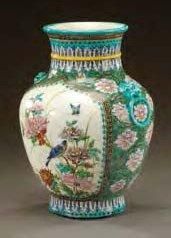 Théodore DECK (1823-1891) Vase à corps ovoïde et col évasé reposant sur un talon...