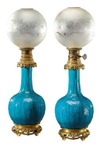 Théodore DECK (1823-1891) Paire de lampes de forme balustre en céramique émaillée...