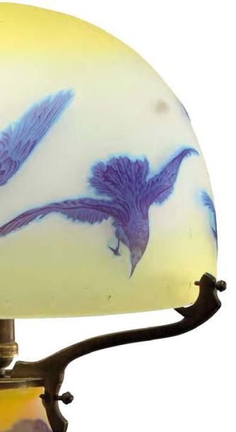 Émile GALLÉ (1846-1904) Lampe champignon de forme balustre à panse bombée et talon...