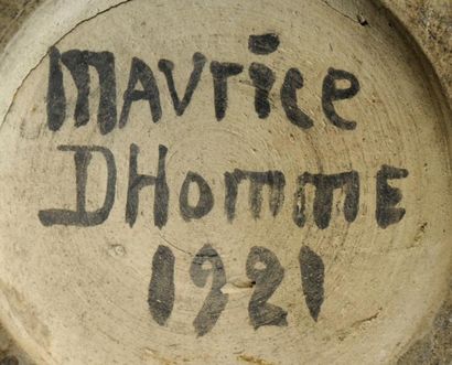 MAURICE DHOMME (1882-1975) Pot-couvert de forme balustre à col polylobé en grès émaillé...