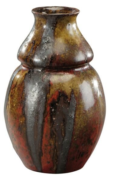 PIERRE ADRIEN DALPAYRAT (1844-1910) Vase bilobé à col evasé en grès à coulures sang...