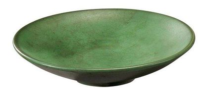 André GROULT (1884-1966) Coupelle circulaire en céramique émaillée verte. Signée...