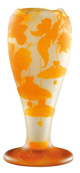 ÉTABLISSEMENT GALLÉ Vase en verre doublé à corps conique en léger méplat à col évasé...