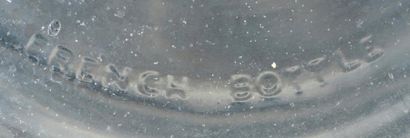 RENE LALIQUE (1860-1945) pour WORTH «Imprudence» Flacon et son bouchon en verre moulé...