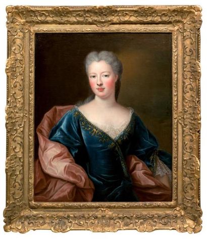 ATTRIBUÉ À PIERRE GOBERT (1662-1744) Portrait de jeune femme en robe bleue
brodée
Toile
80...