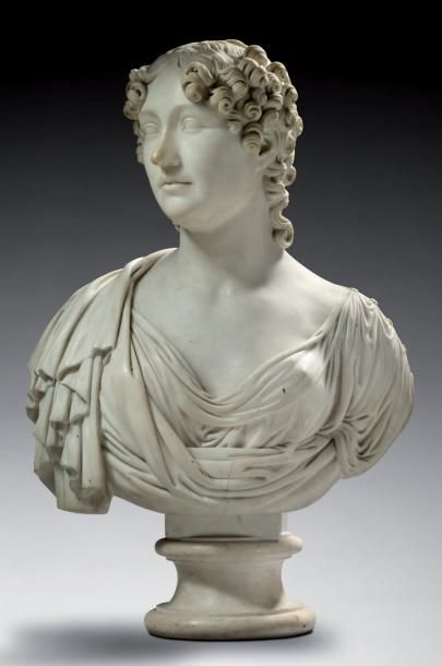 null Buste en marbre blanc de carrare représentant une jeune femme à la chevelure...