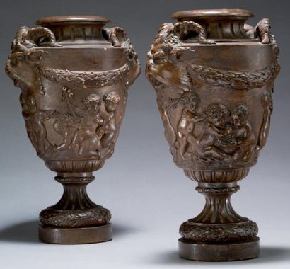 CLODION, d'après Paire de vases en terre cuite à décor d'amours. Les anses à masques...