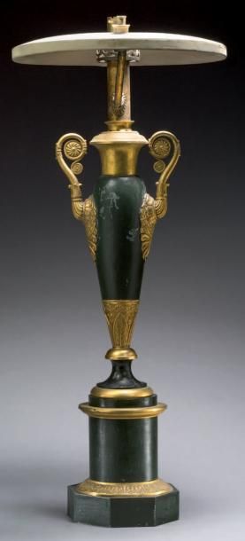 null Lampe «sinombre» en laiton patiné et bronze ciselé et doré. XIXème siècle. Sans...