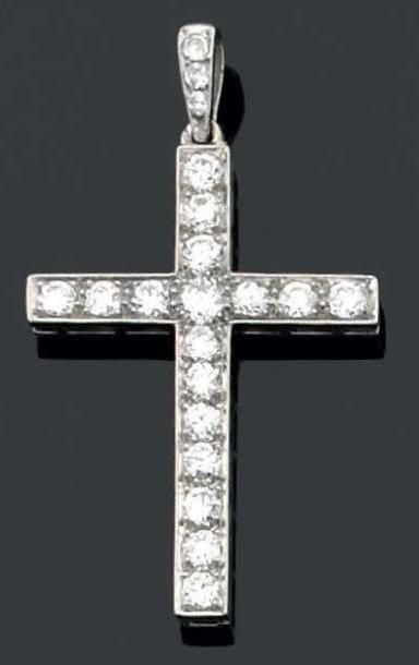 null Pendentif croix en platine serti de diamants de taille brillant. Haut.: 3.5...