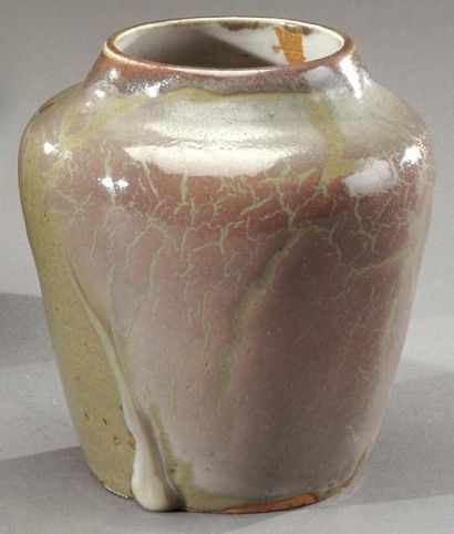 AUGUSTE DELAHERCHE (1857- 1940) Petit vase de forme balustre en grès à couverte émaillée...