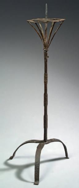null PIQUE CIERGE Fer forgé H.: 126 cm - D.: 49 cm France ou Espagne - XVIème siècle...