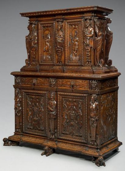 null EXCEPTIONNELLE ARMOIRE DE MARIAGE Bois de noyer H. totale: 192,5 cm Corps supérieur:...