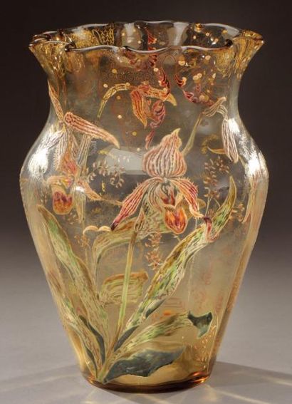 Émile GALLÉ (1846-1904) 
Vase en cristal à décor émaillé d'iris
Signé Emile Gallé
H:...