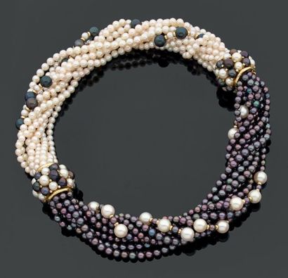 POIRAY Collier de torsades de perles pouvant également former deux bracelets. L'un...
