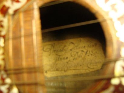 null Mandoline napolitaine fin XVIIIème portant étiquette Donabi Filano. En l'ét...