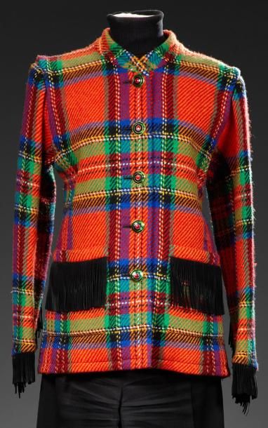 null Veste ecossaise en gros lainage vert et rouge. Agrémentée au niveau des poches...