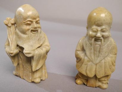 CHINE Trois sujets en pierre représentant Confucius et Hotei Travail moderne H:5...
