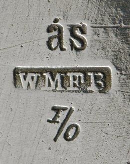 WMF BELGIQUE Aiguière en métal argenté à panse bombée, anses en applique à motif...