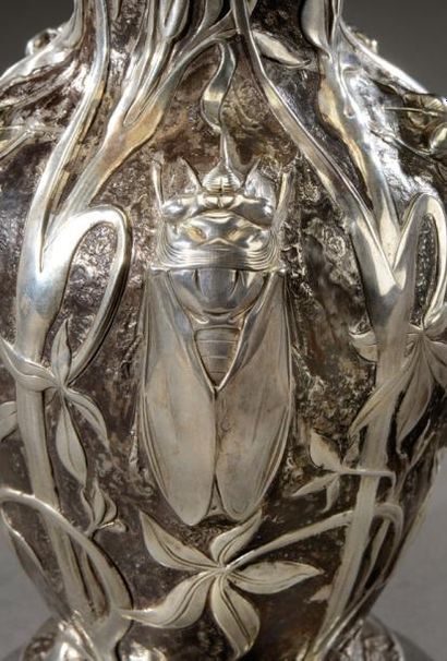 HENRI HUSSON (1852-1914) Rare et exceptionnel vase à panse ovoïde, talon circulaire...