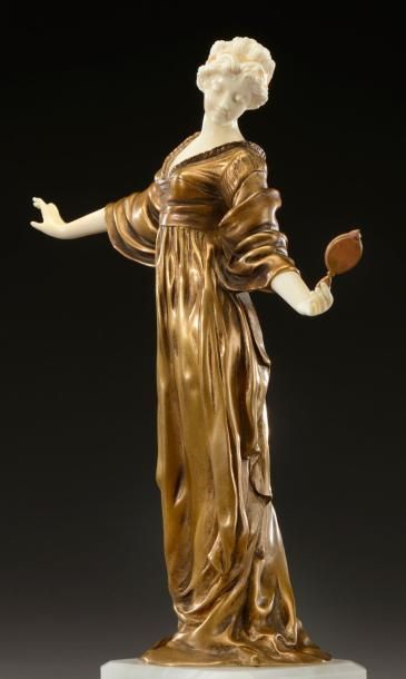Paul PHILIPPE (1870-1930) «Elégante au miroir» Epreuve chryséléphantine en bronze...