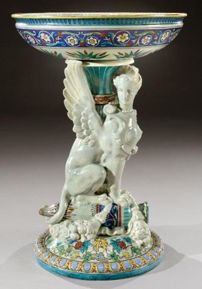 Théodore DECK (1823-1891) Importante vasque en céramique émaillée polychrome présentant...